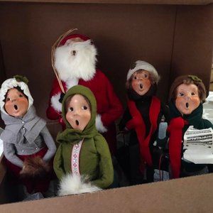 Handcrafted Byers Choice Ltd. Christmas Carolers